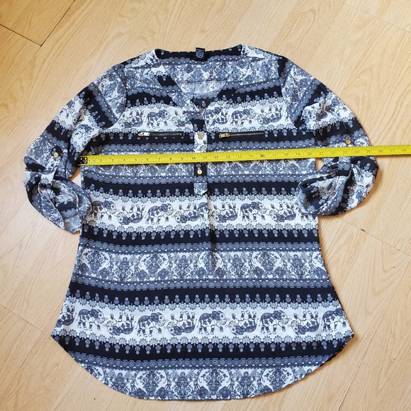 Rue21 Woman's Blouse Size L. - Picture 4 of 6